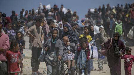 Gazatíes en Rafah. Foto: EFE.