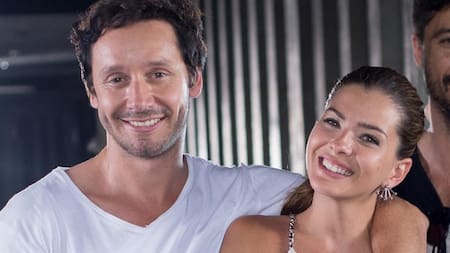 a China Suarez y Benjamín Vicuña a los besos en las playas de Barcelona