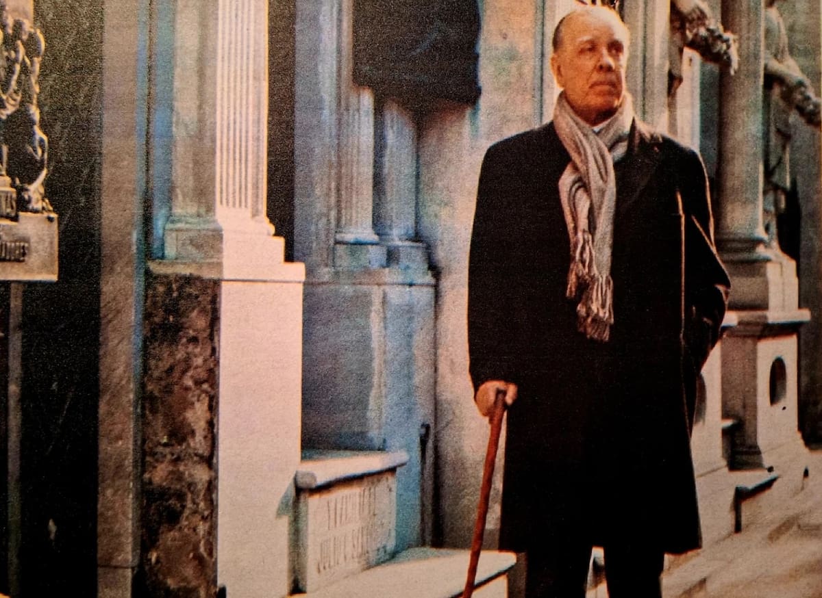 Borge visitando la Recoleta