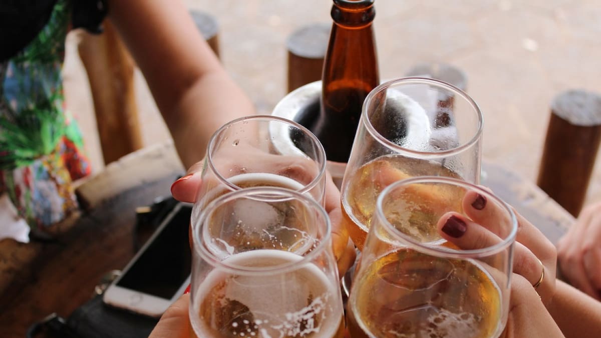 Tomar alcohol, ¿tiene beneficios? Foto Unsplash.