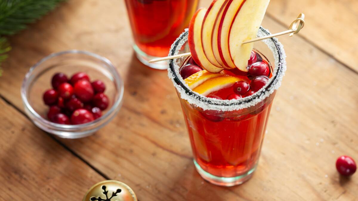Recetas de los mejores tragos para disfrutar en estas fiestas. Foto: Freepik.