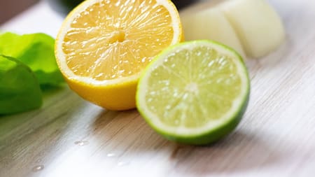 El limón es conocido por sus propiedades purificadoras. Foto: Unsplash.