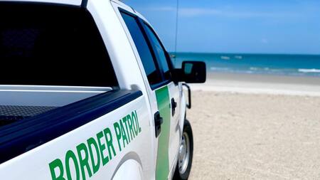 Trece inmigrantes fueron detenidos tras querer entrar a Estados Unidos. Foto: Twitter: @USBPChiefMIP.
