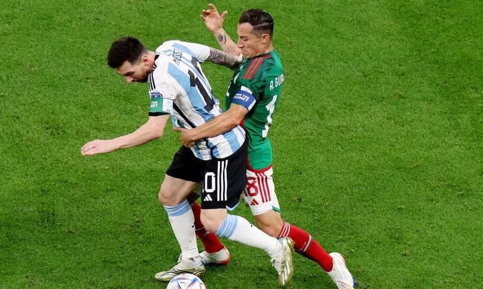 Lionel Messi y Guardado, Argentina vs México. Foto: REUTERS