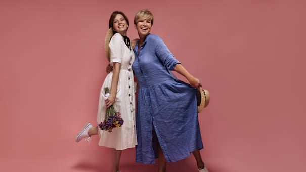 Tendencia y moda en el Día de la Madre: los mejores looks para un almuerzo familiar, una salida al aire libre o una cena especial