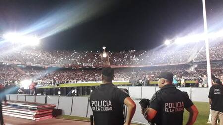 Fiesta en el Monumental, aniversario de River campeón