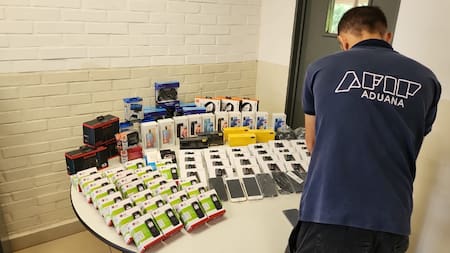 Operativo por mercadería irregular. Foto: Aduana.