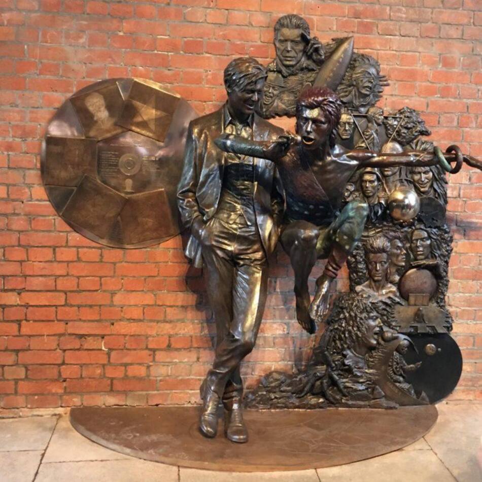 David Bowie ya tiene su estatua