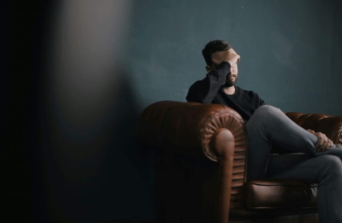 Triste, tristeza. Foto: Unsplash.