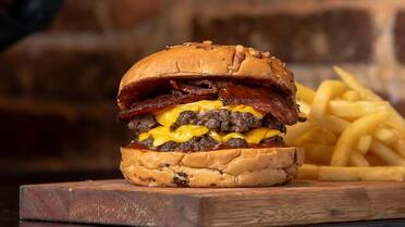 Un restaurante vende hamburguesas por solo 3 mil pesos: dónde queda y cuándo termina la oferta