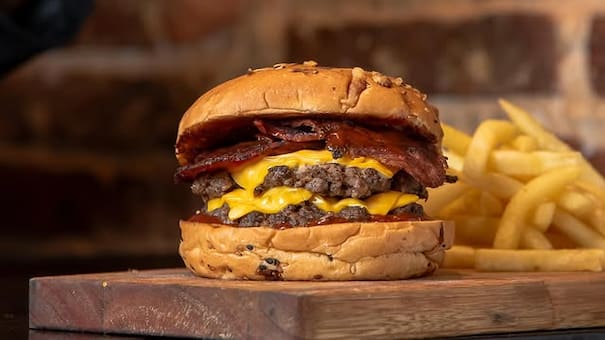 Un restaurante vende hamburguesas por solo 3 mil pesos: dónde queda y cuándo termina la oferta