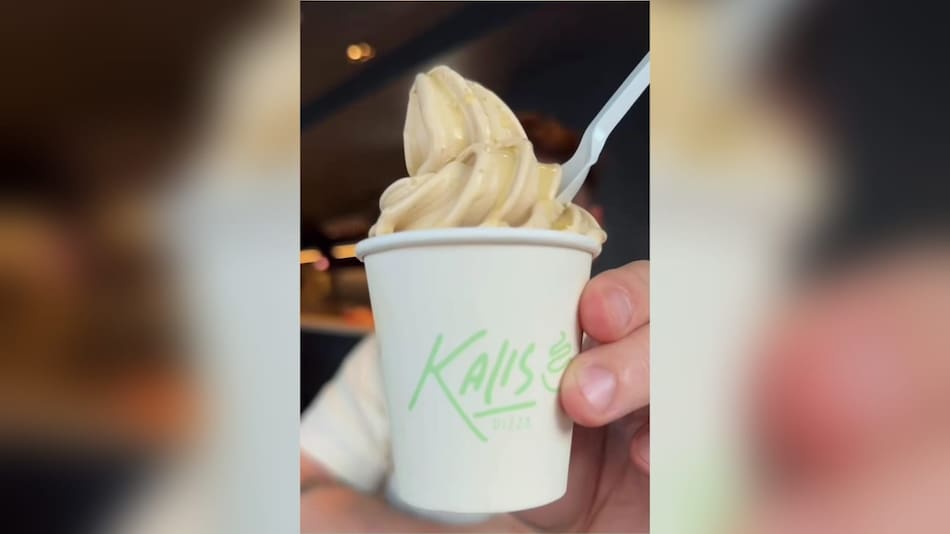 Helado salado de pistacho elaborado por Kalis Pizza.