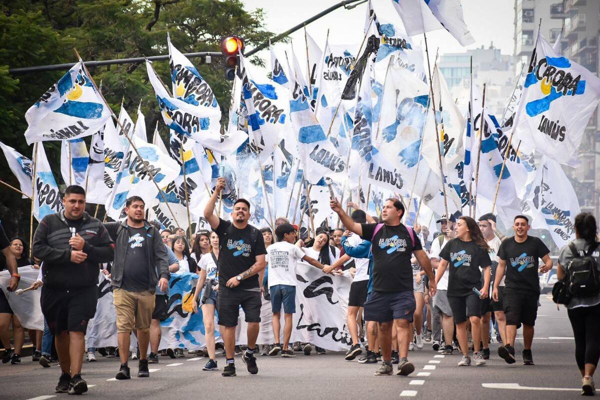 Multitudinaria caminata de militantes de La Cámpora de todo el país por el 24M. Foto: prensa.