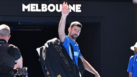 Novak Djokovic ironizó sobre la lesión que lo obligó a abandonar en el Abierto de Australia: "Para todos los 'expertos' en lesiones"