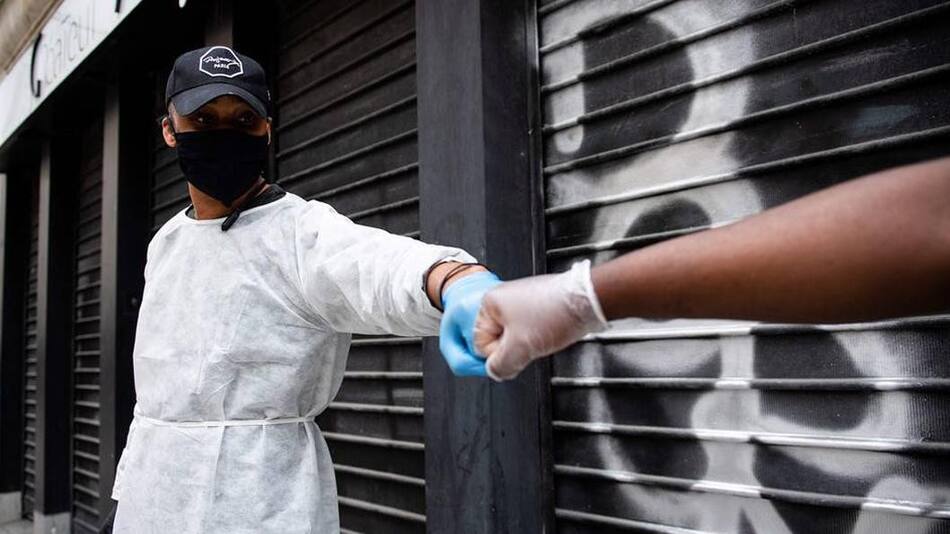 Coronavirus, saludo de puño, pandemia