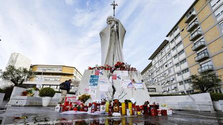 Estatua de Juan Pablo II. Foto: EFE (Fabio Frustaci)