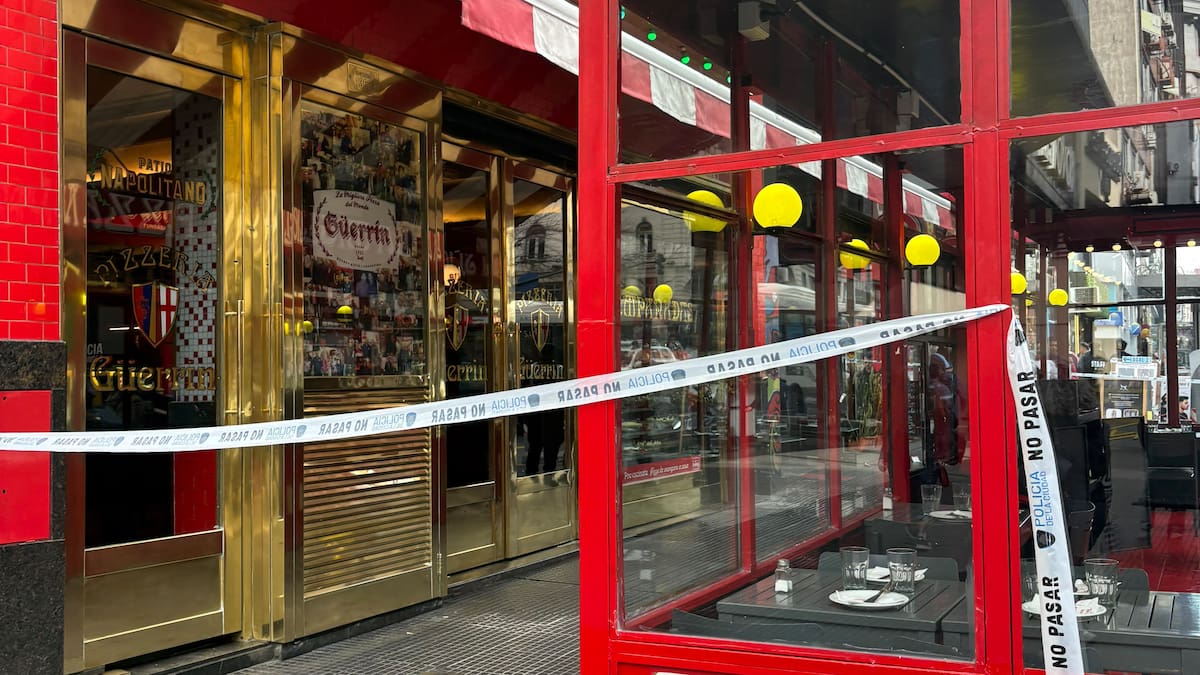 Tragedia en Avenida Corrientes: un hombre murió de un ataque cardíaco en una famosa pizzería porteña