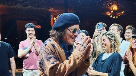 Johnny Depp visitó el Teatro Colón. Foto X @Resumidoinfo