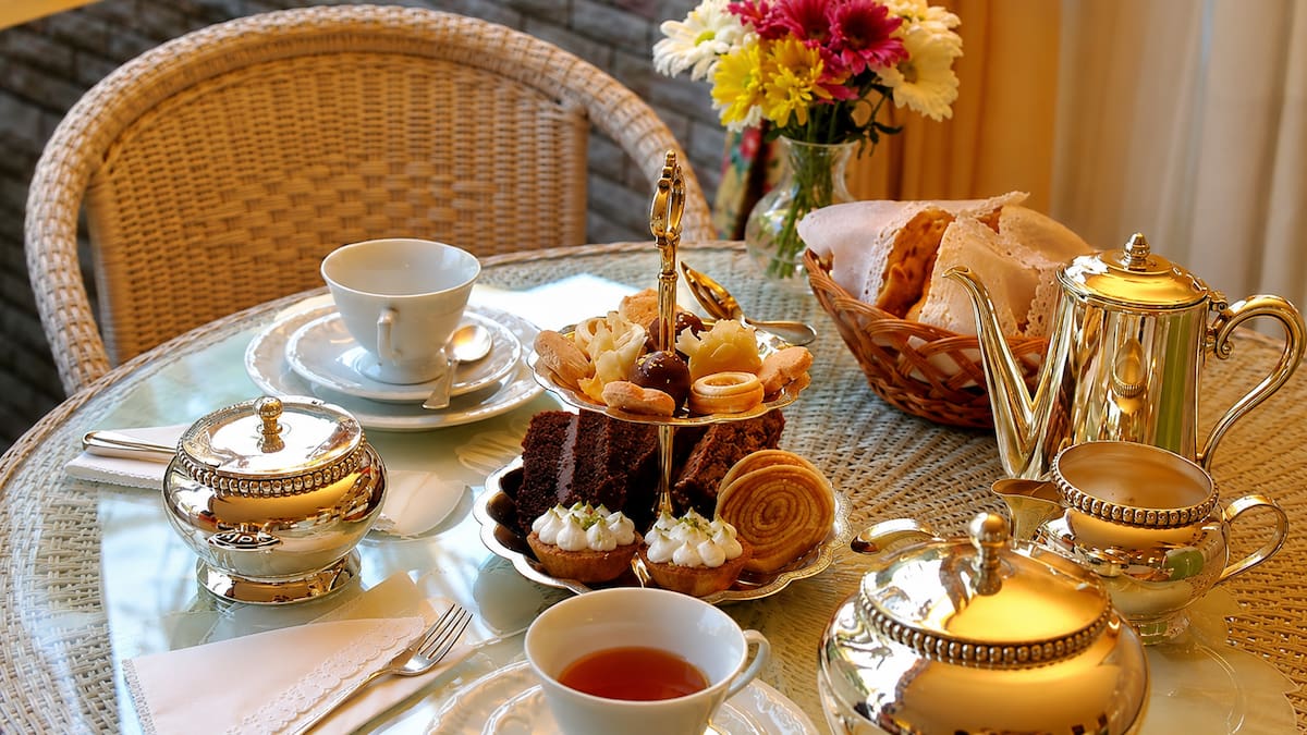 La historia del té a las 17: cómo nació la tradición más elegante de Inglaterra