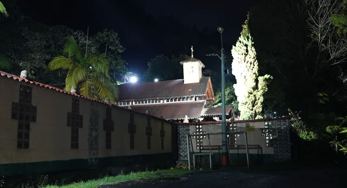 Instalaciones de La Catedral, la lujosa prisión de Pablo Escobar.