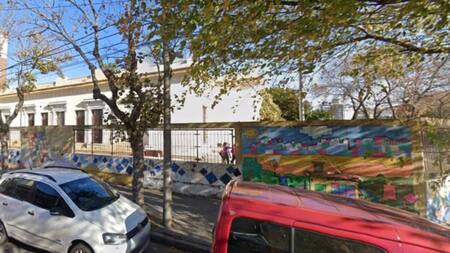 Un adolescente llevó un cuchillo a la escuela y le cortó la cara a un compañero para robarle. Foto: NA.