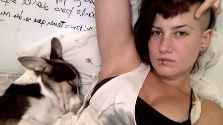 Florencia Aranguren y su perro. Foto: redes sociales