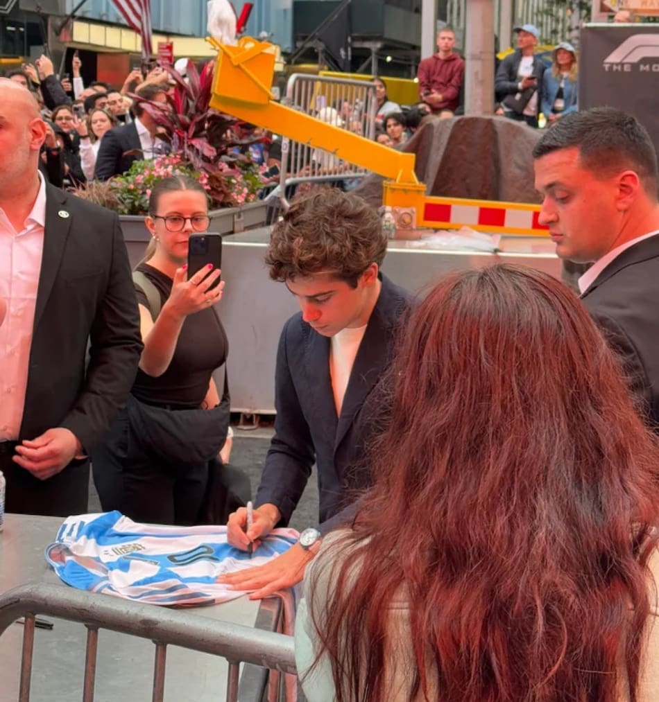 Franco Colapinto en la avant premiere de F1. Foto: NA.