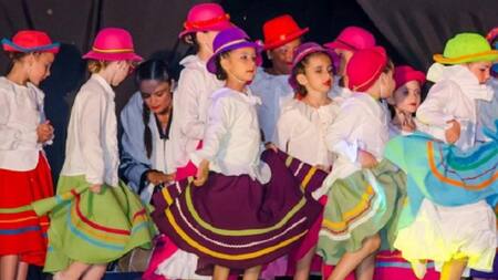 Niños, niñas, infancias, folclore, NA