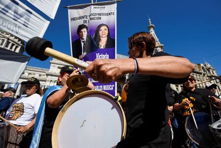 Simpatizantes de Javier Milei en Plaza Congreso. Foto: Reuters.