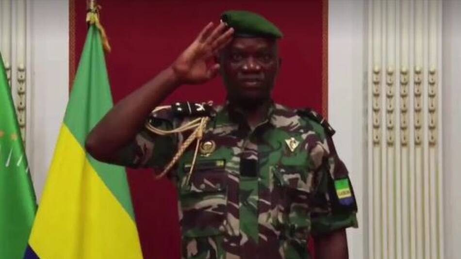 El general Oligui Nguema Brice, designado como nuevo presidente de transición en Gabón. Foto: captura de pantalla.