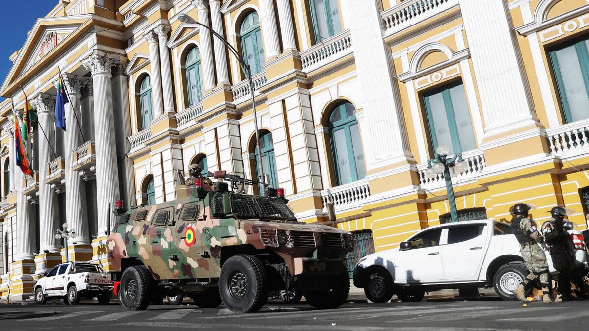 Denuncian golpe de Estado y levantamiento militar en Bolivia. Foto: EFE