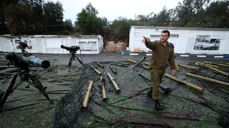Israel presentó las armas incautadas a Hezbolláh. Foto: EFE.