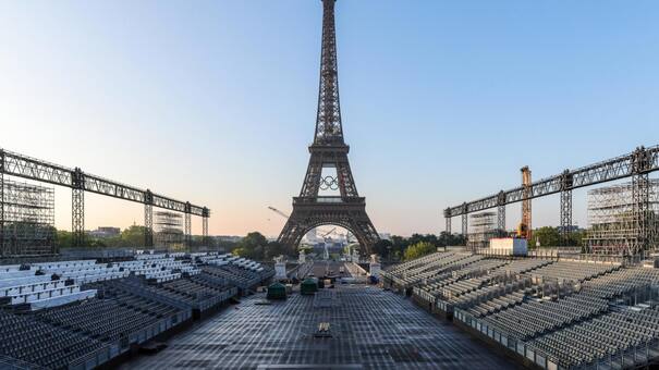 Juegos Olímpicos de París 2024: así luce la Torre Eiffel tras la colocación de los anillos olímpicos