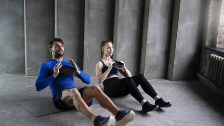 El entrenamiento de fuerza ayuda a quemar calorías y a mantener un peso saludable. Foto: Freepik.