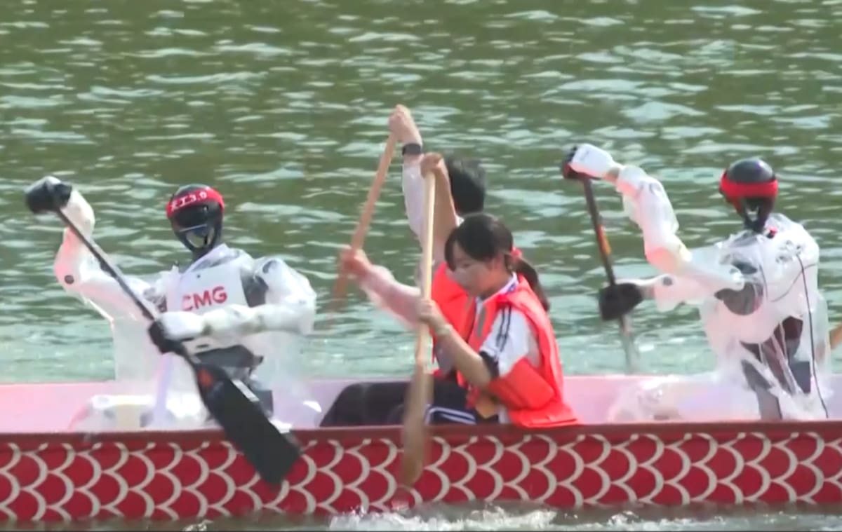 Robot compitiendo con deportistas en China.