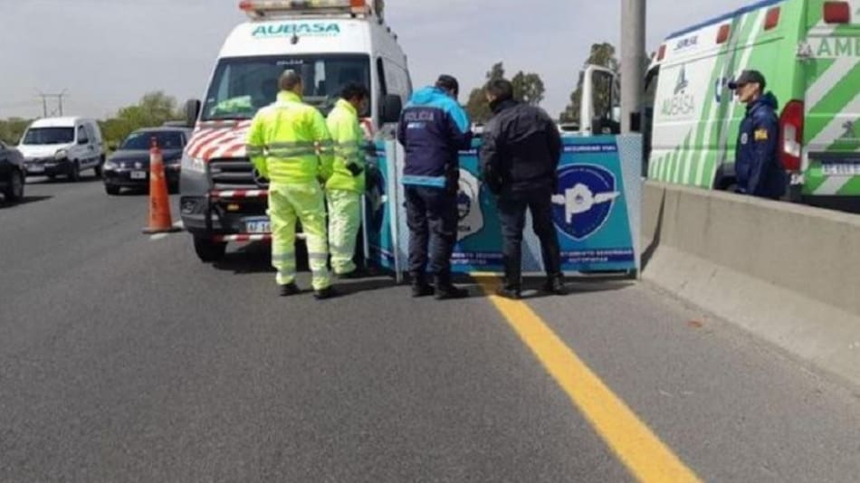 Una pareja discutía sobre la Autopista 25 de Mayo y murió atropellada. NA