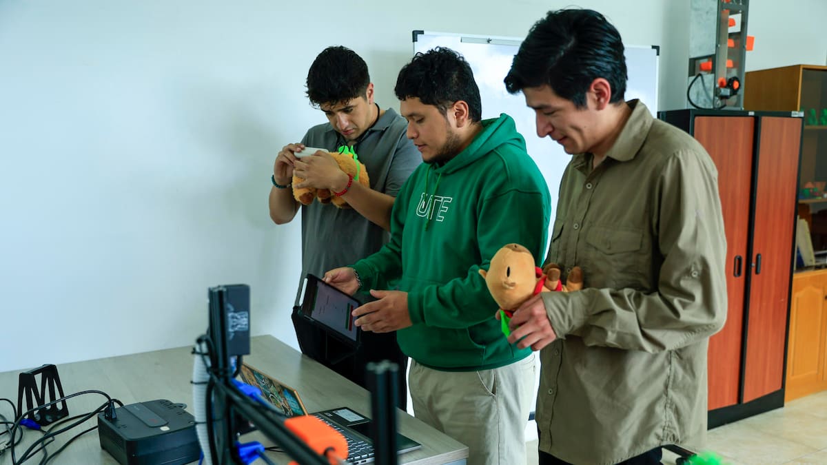 Capibot, un "robot capibara" desarrollado en Ecuador para apoyar a niños con autismo.