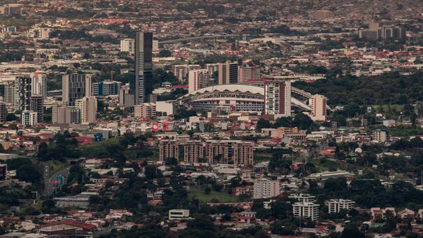 Supera los mil dólares: cuál es el país que sorprende por tener el salario promedio más alto de Latinoamérica