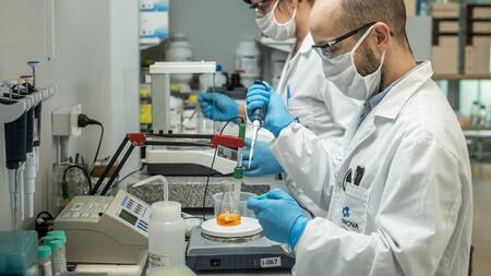 Inicio de los ensayos clínicos para el suero hiperinmune anti-COVID-19, foto Twitter Hugo Sigman