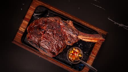 Carnes premium, vegetales orgánicos y coctelería de autor: la parrilla de Buenos Aires que marca tendencia y conquista celebridades
