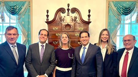 Marco Rubio recibió a los cinco asilados de la Embajada argentina en Venezuela. Foto: X @SecRubio