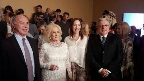 Mirtha Legrand enojada por las demoras mientras Coti Nosiglia regala pan dulce