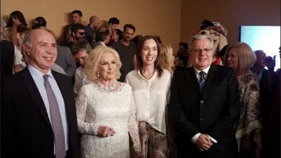 Mirtha Legrand junto a María Eugenia Vidal y Ricardo Lorenzetti