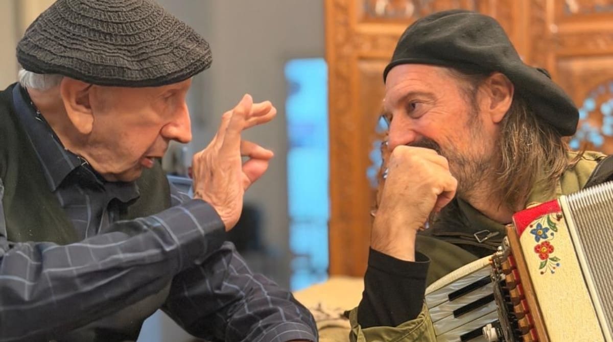 Spasiuk ganó el Premio Gardel 2015 al mejor disco de chamamé por “Tierra Colorada en el Teatro Colón”.
