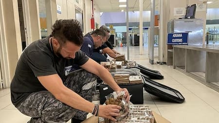 Operativo de Aduana por contrabando de habanos desde Panamá. Foto: Prensa.