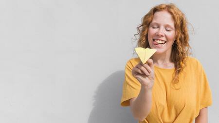 Existen ciertos tipos de quesos que ayudan a fortalecer la mente y a mejorar la salud cognitiva en general. Foto: Freepik.