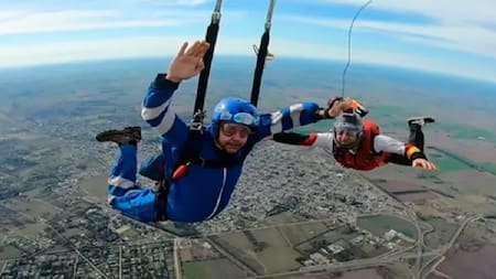 Un hombre practicaba paracaidismo y murió en Lobos