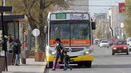 Transporte público, interior. Foto: sitio rionegro.
