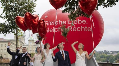 Suiza aprobó el matrimonio igualitario. EFE.