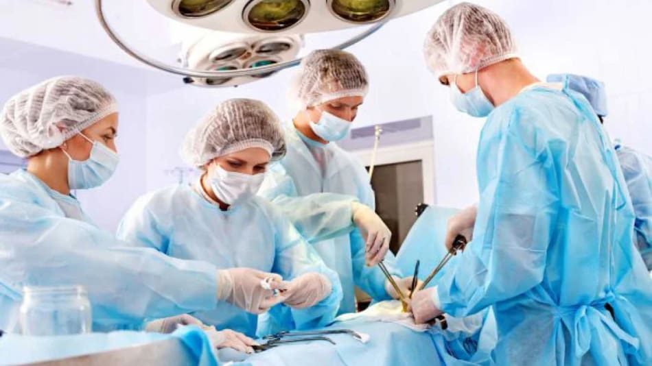 Médicos, medicina, operación. Foto NA.